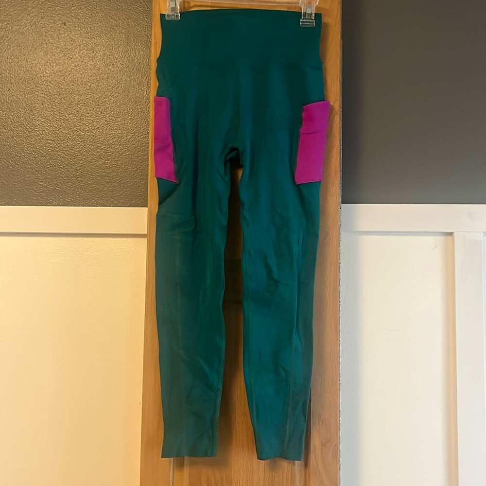 Fabletics Scuptknit workout leggings, size M
